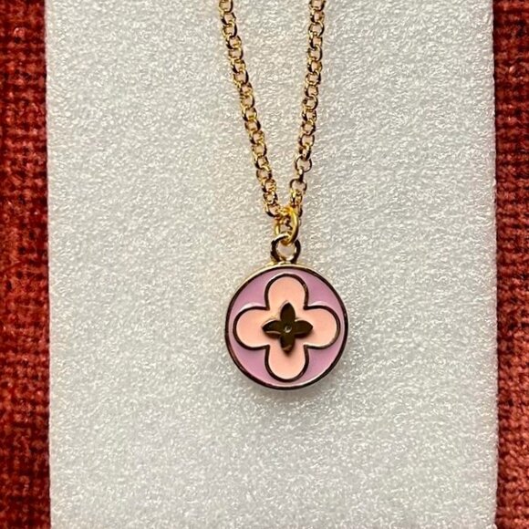 CLOVER Charm Pendant on 18K Gold 22-inch Chain Necklace Pink and Lavender - Picture 3 of 8